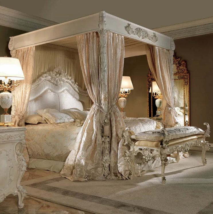 extravagant 4 poster bed, chaise longue