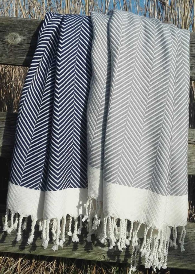 2 large hammam towels in dark blue and soft grey herringbone pattern. Packing like a pro