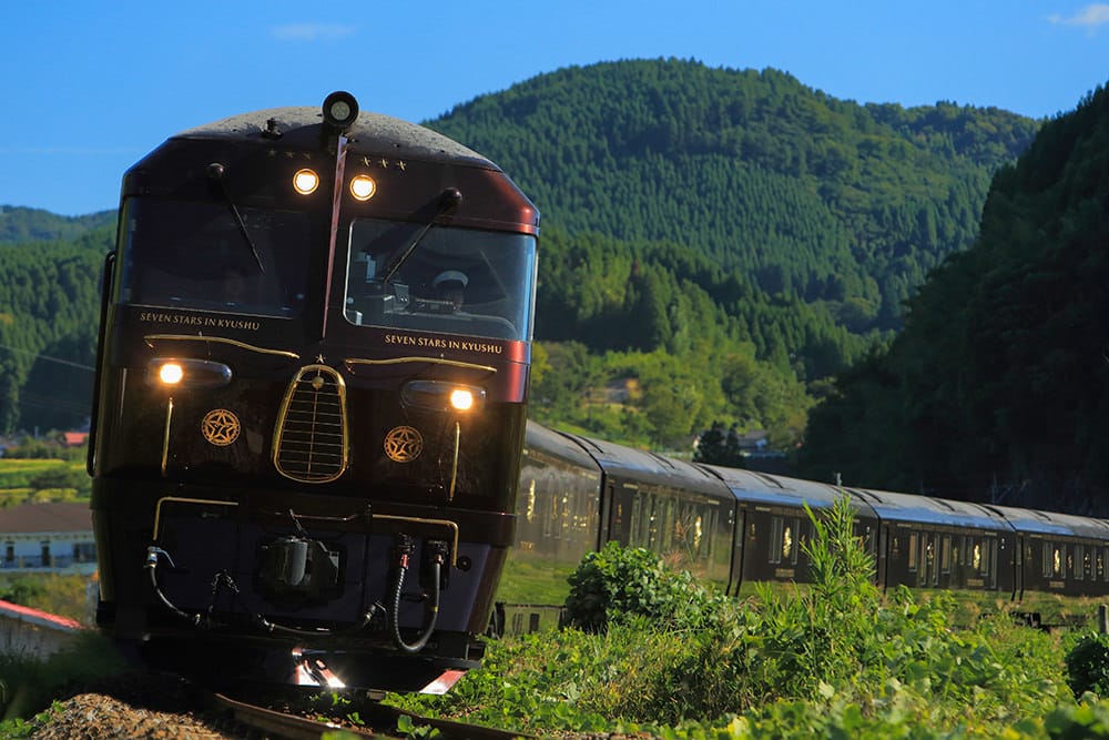 gift guide, seven stars in Kyushu luxury train