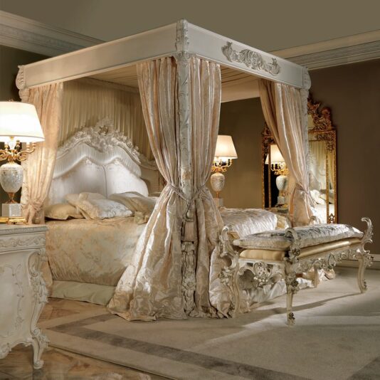 Extravagant Luxurious 4 Poster Bed