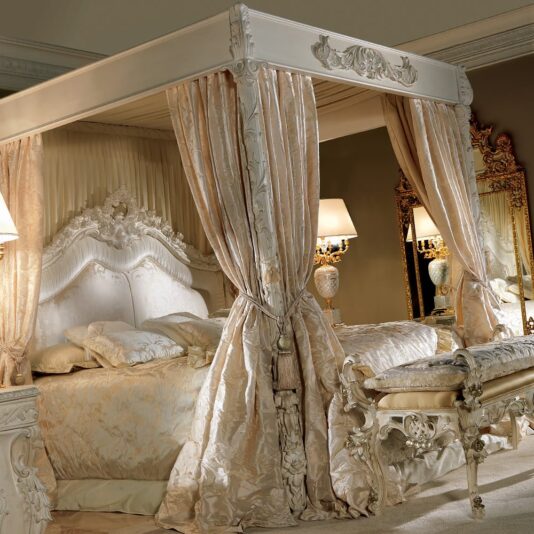 Extravagant Luxurious 4 Poster Bed Extravagant Luxurious 4 Poster Bed