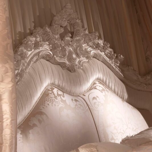 Extravagant Luxurious 4 Poster Bed Extravagant Luxurious 4 Poster Bed