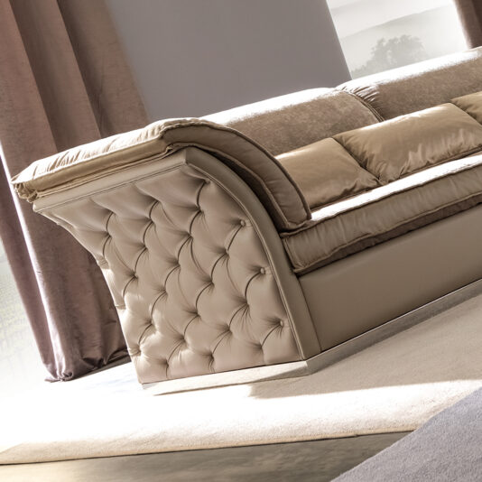 Italian Designer Leather Button Upholstered Sofa Italian Designer Leather Button Upholstered Sofa