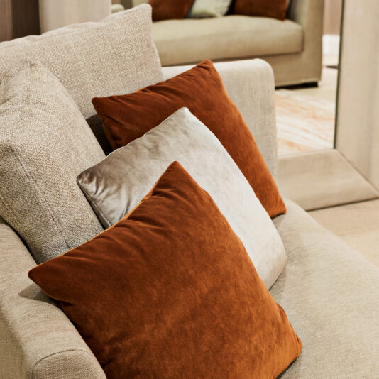 Italian Designer Upholstered Modern Chaise Longue Italian Designer Upholstered Modern Chaise Longue