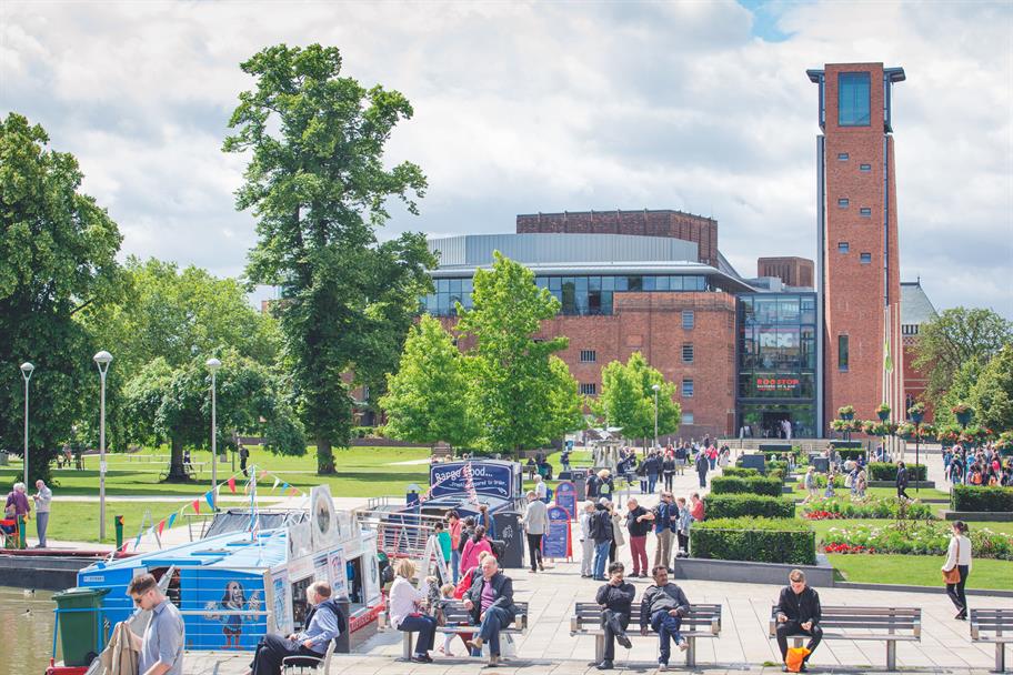 Staycation Stratford upon Avon, view of Royal Shakespeare Theatre, Bancroft Gardens